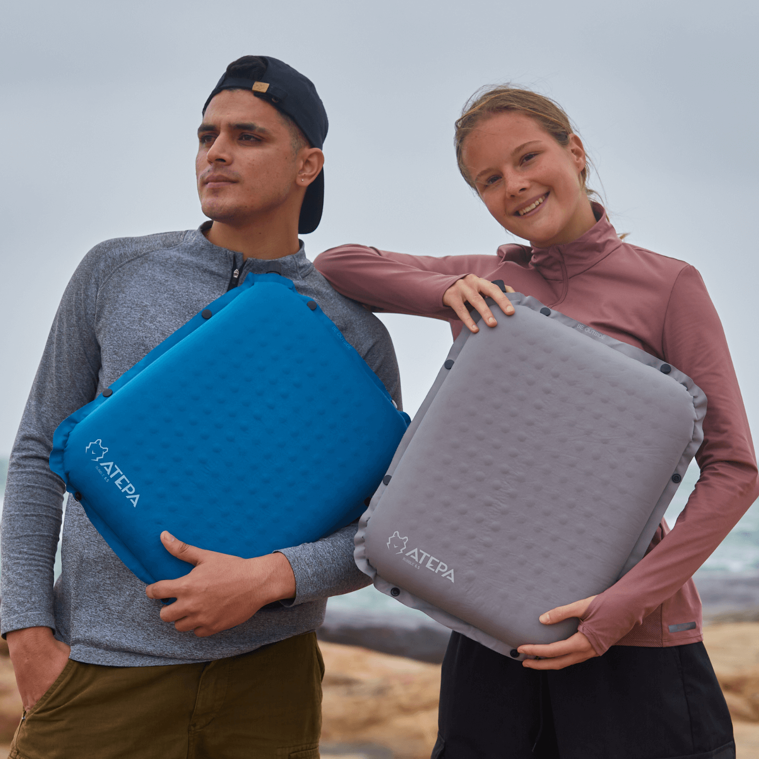 Seat cushion providing warmth and comfort in cold outdoor conditions